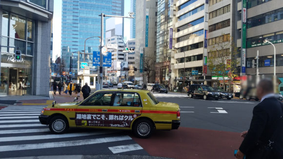 ファミリーマート付近の交差点